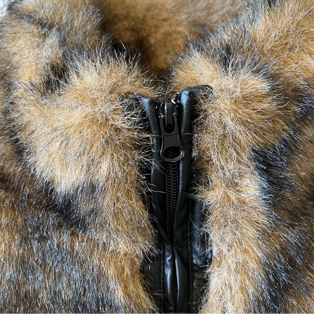 Newport News Faux Fur Vest Brown Tan Full Zip Women’s Size Large - Picture 5 of 12
